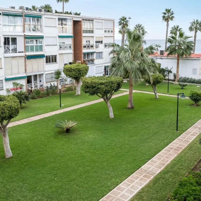 Garden and Pool in Benalmadena next to the beach - One-Bedroom Apartment - 17