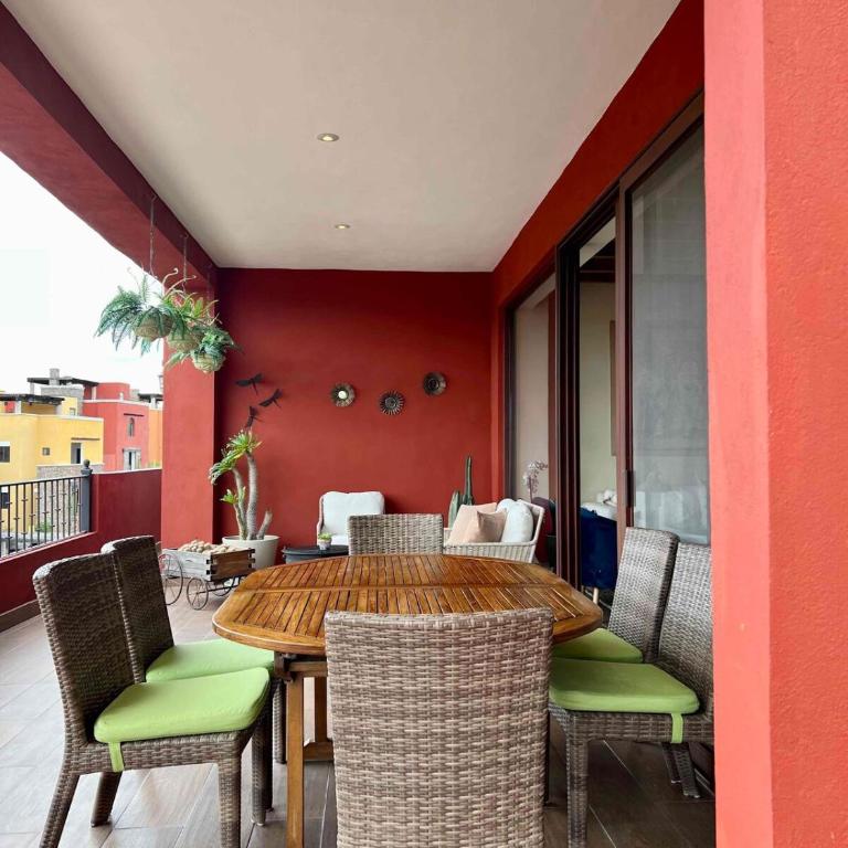 Elegant 3BR Condo 5 Star Amenities near Centro - Apartamento de 3 dormitorios con balcón - 29