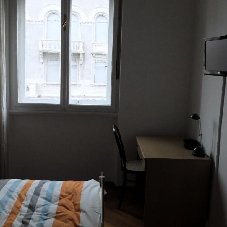 B&B Piazza Goldoni - Double or Twin Room with Private External Bathroom - 3