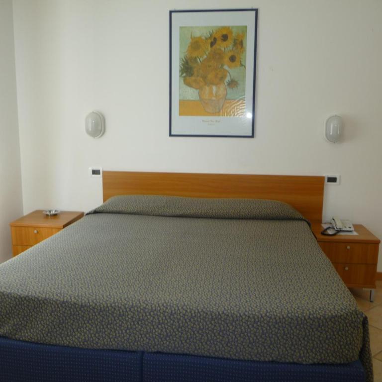 Hotel La Toscana - Camera Tripla con Bagno in Comune - 5