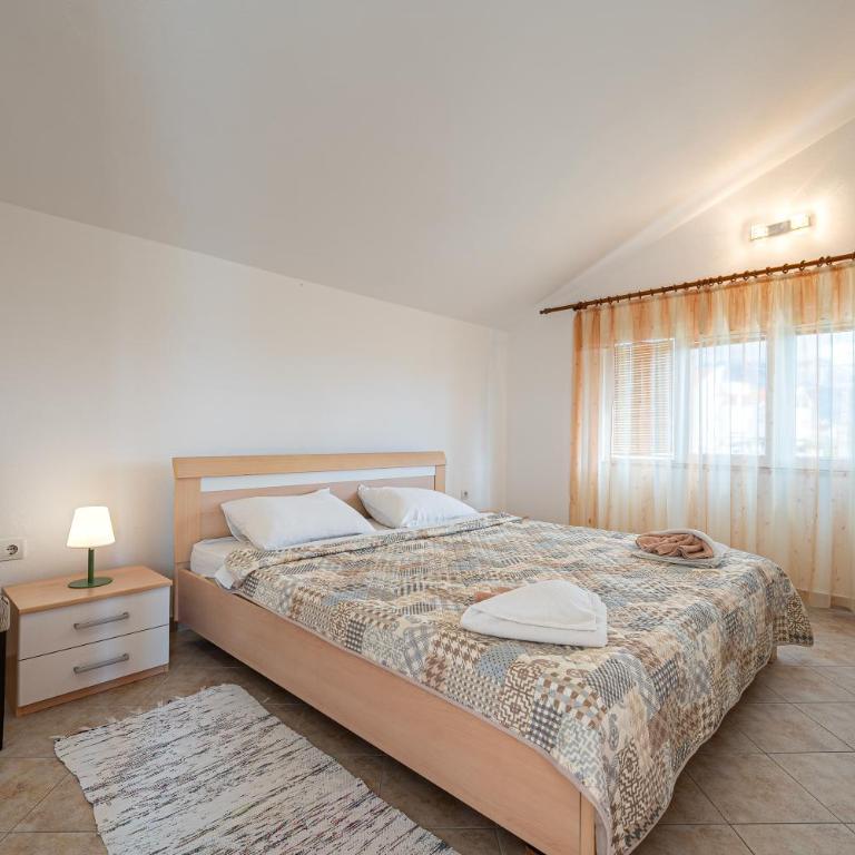 Vladivostok Apartments - Two-Bedroom Apartment with Balcony and Sea View - 9