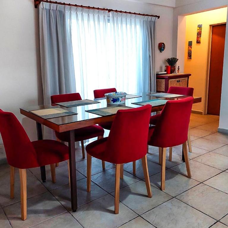 Departamento para 6 con cochera a 4 cuadras subte H - Apartamento de 2 dormitorios - 4