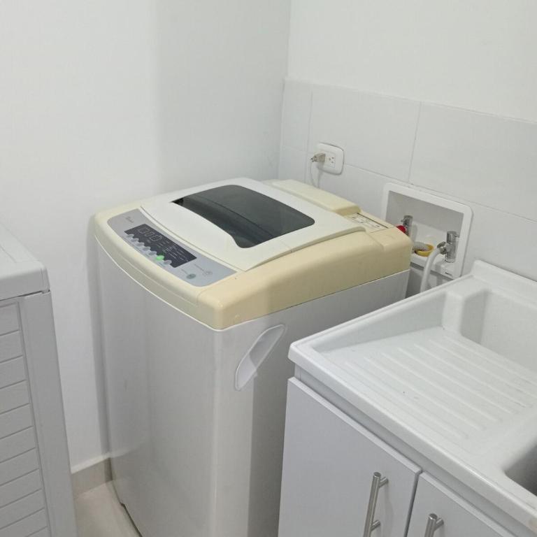 Estrene lindo y cómodo apartamento - Two-Bedroom Apartment with Balcony - 15