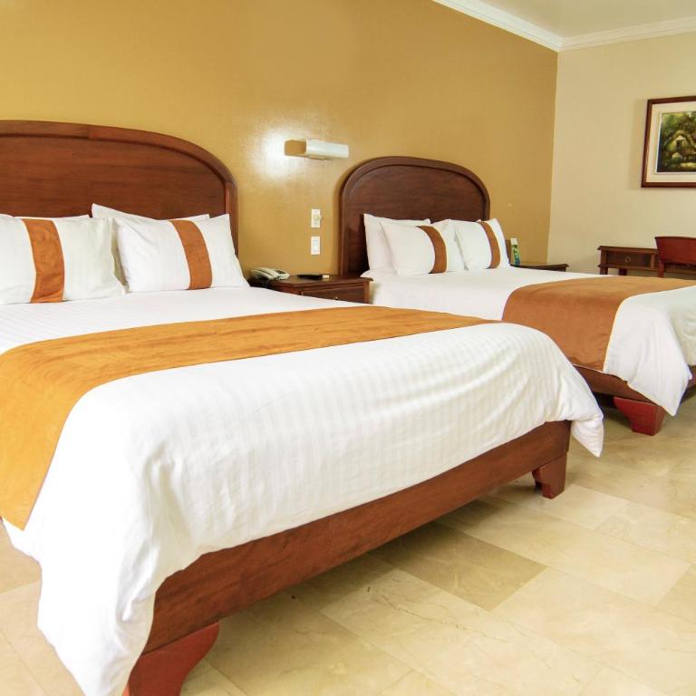 Gran Hotel De Lago - El Coca - Deluxe Double Room with Two Double Beds - 2