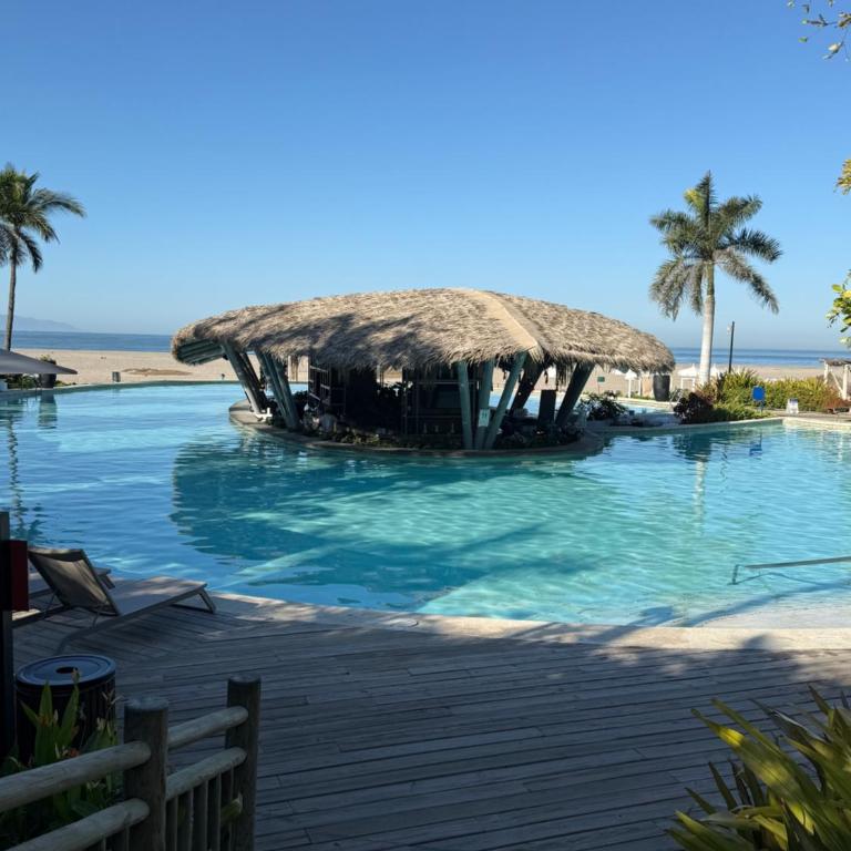 Luxurious 2 Bedroom Upscale Condo - Apartamento de 2 dormitorios - 3
