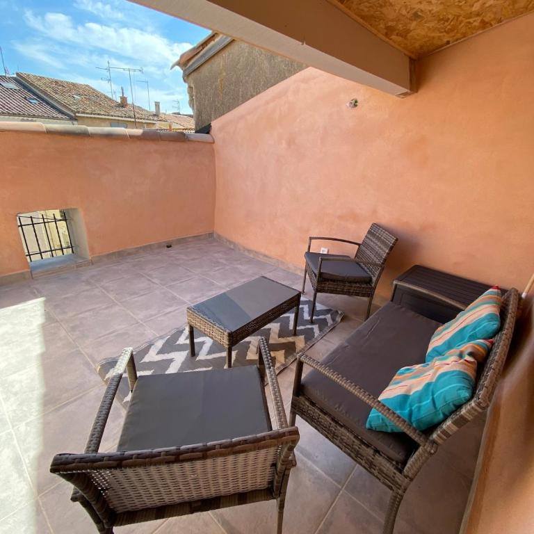 Charming house in village centre with terrace - Maison 2 Chambres - 18