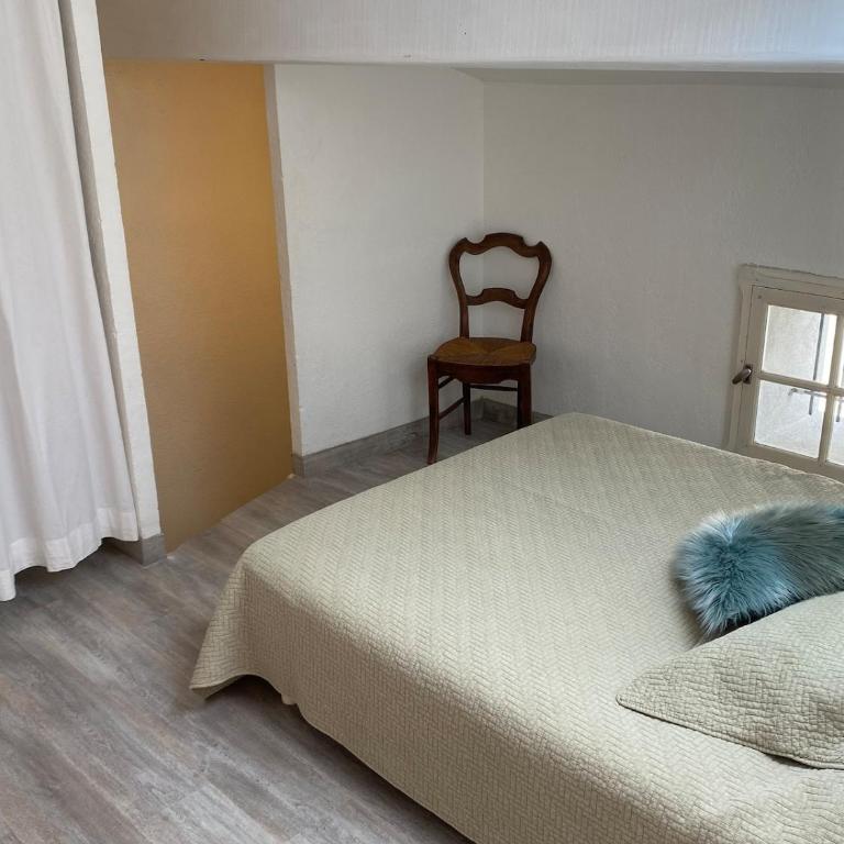 Charming house in village centre with terrace - Maison 2 Chambres - 16