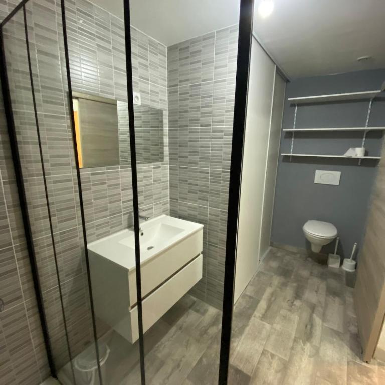 Charming house in village centre with terrace - Maison 2 Chambres - 13