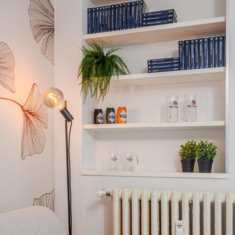 Repetti Suites - Two Adjacent & Independent Apartments 10 minutes to Milan City Centre & Linate Airport - Appartamento con 1 Camera da Letto - 15