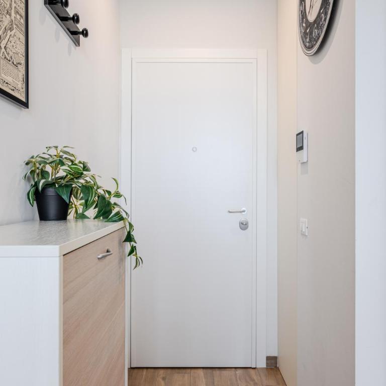 Repetti Suites - Two Adjacent & Independent Apartments 10 minutes to Milan City Centre & Linate Airport - Appartamento con 1 Camera da Letto - 25