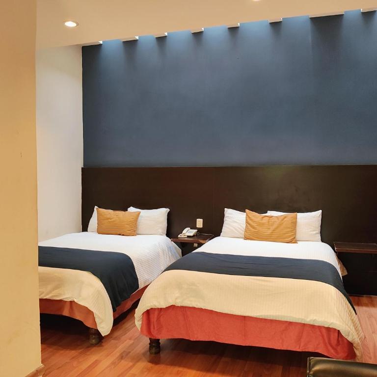Hotel Jardines del Centro - Deluxe Double Room with Two Double Beds - 2