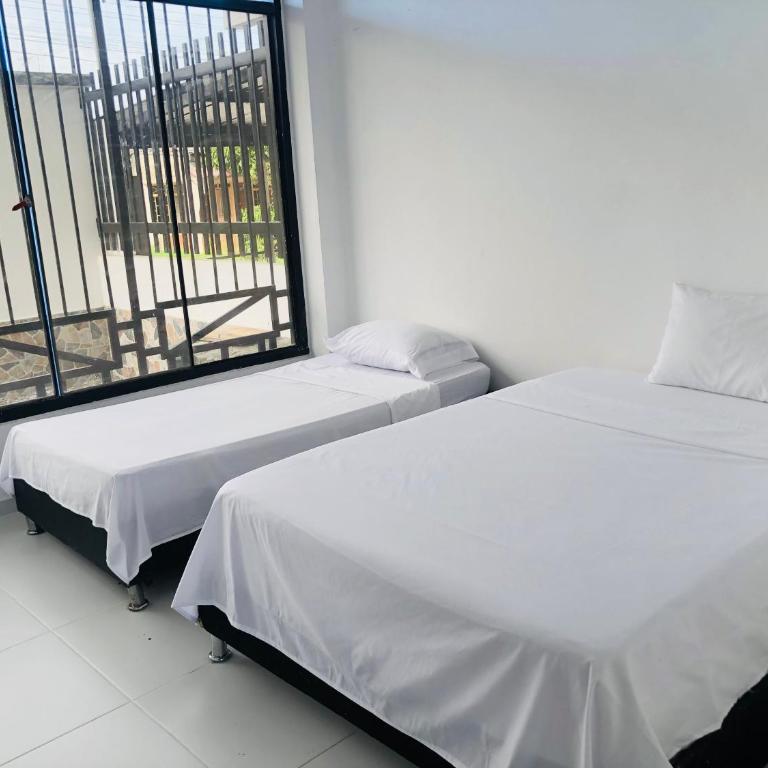 Casa de huéspedes LA ESMERALDA - Habitación Triple con baño privado externo - 4