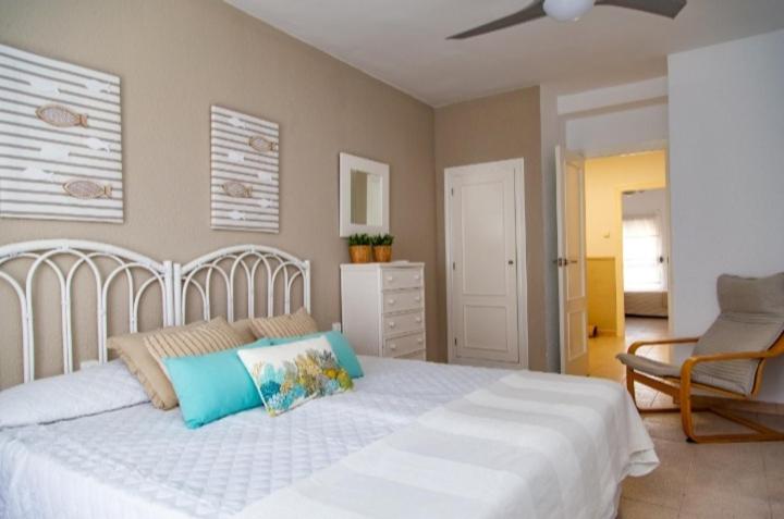 Apartamento Premium frente al mar, en primera linea de playa - Three-Bedroom Apartment - 12