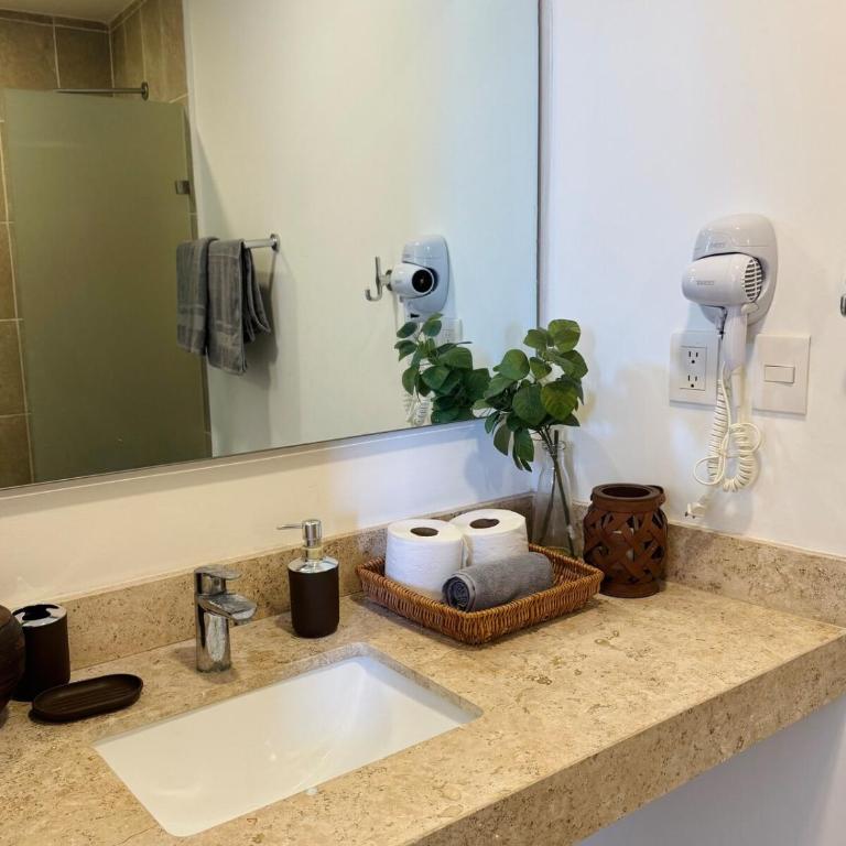 3 BR Jungle Apartment - Private Pool - La Veleta - Apartamento de 3 dormitorios con piscina privada - 17