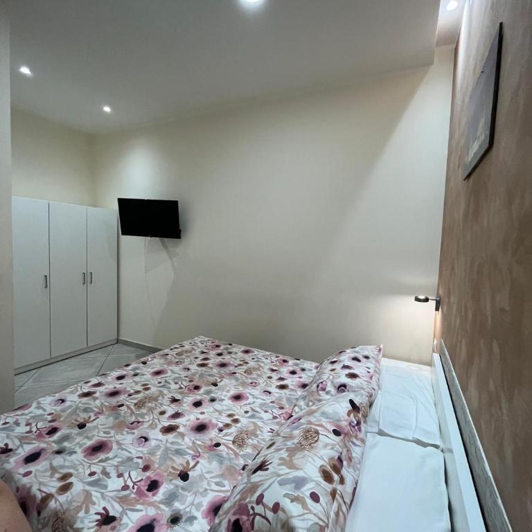 Casa Ferdinandea - Studio Apartment with One Double Bed - 2