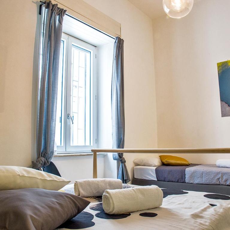 Napoli Connect Guesthouse - Camera Tripla con Bagno - 6