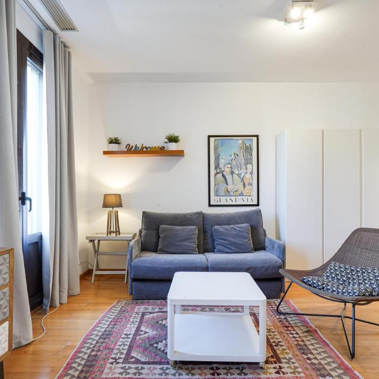 Gran Via City Center Apartment - Apartment with Balcony - 1