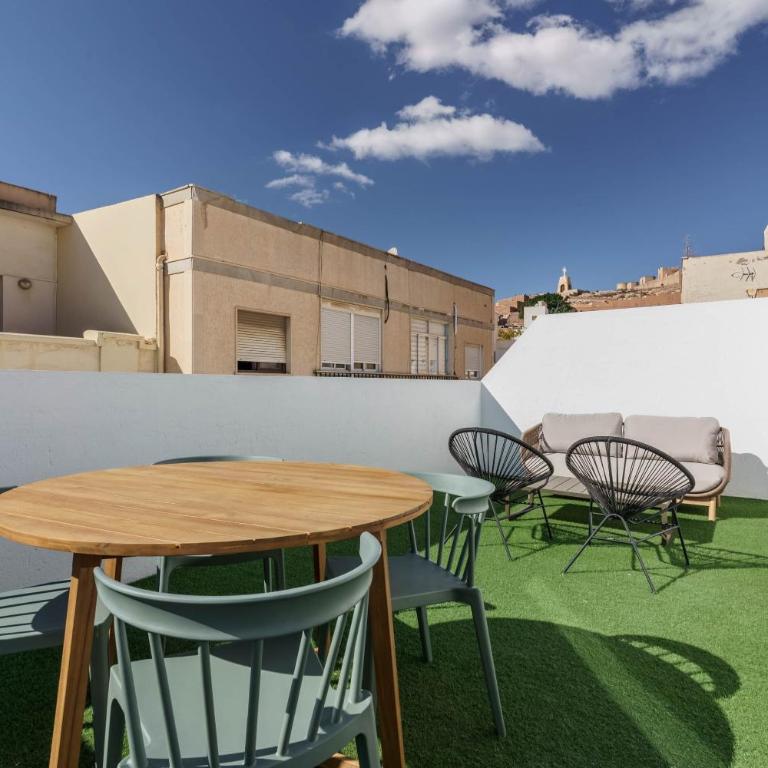Limehome Almeria Hernan Cortes - Apartamento de 1 dormitorio con terraza - 2