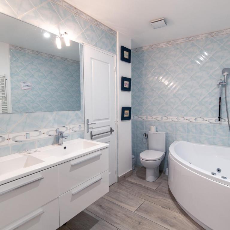 Chambre du Puits du Couvent - Chambre Familiale avec Baignoire - 7