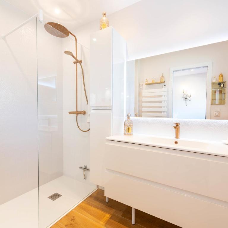 Luxury 2-Br Apartment with Sea View Cannes - Appartement - 33