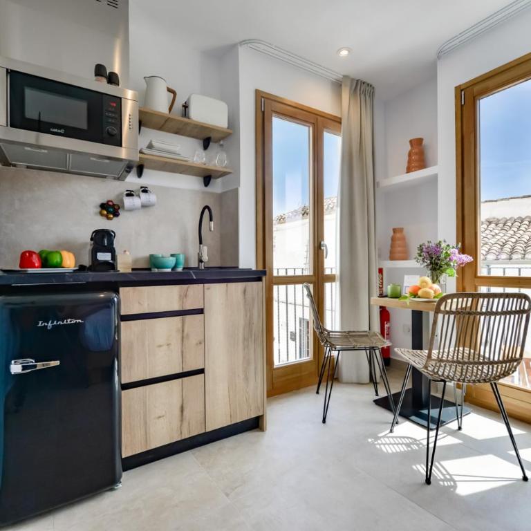MIMAR ALTEA ROOMS - Recomendado para adultos - Habitación con cama grande y balcón - 1