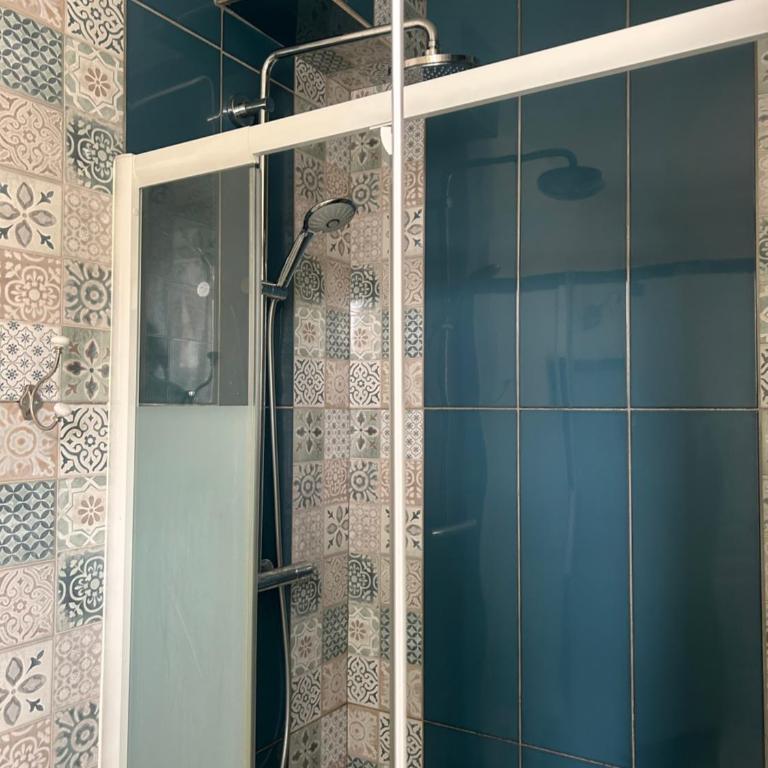 Aulouison Maison spacieuse et paisible de 200 m2, à proximité du Parlement européen - Maison de Vacances - 13