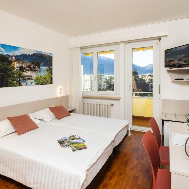 Hotel Rondinella Locarno - Camera Comfort Matrimoniale con Balcone - Lato Lago - 11