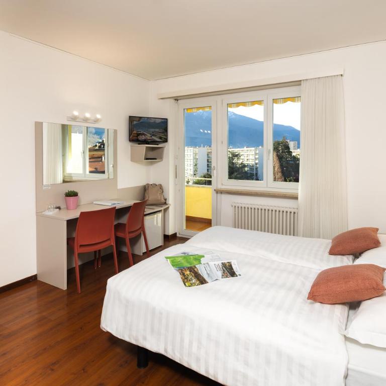 Hotel Rondinella Locarno - Camera Comfort Matrimoniale con Balcone - Lato Lago - 10