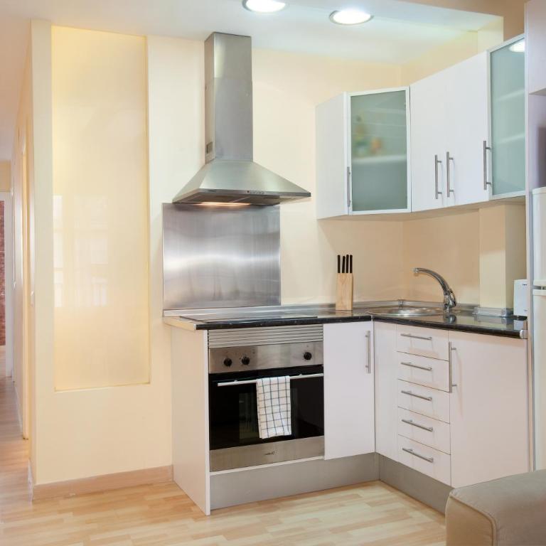 Gothic - Ramblas Apartments - Two-Bedroom Apartment with Balcony - 5