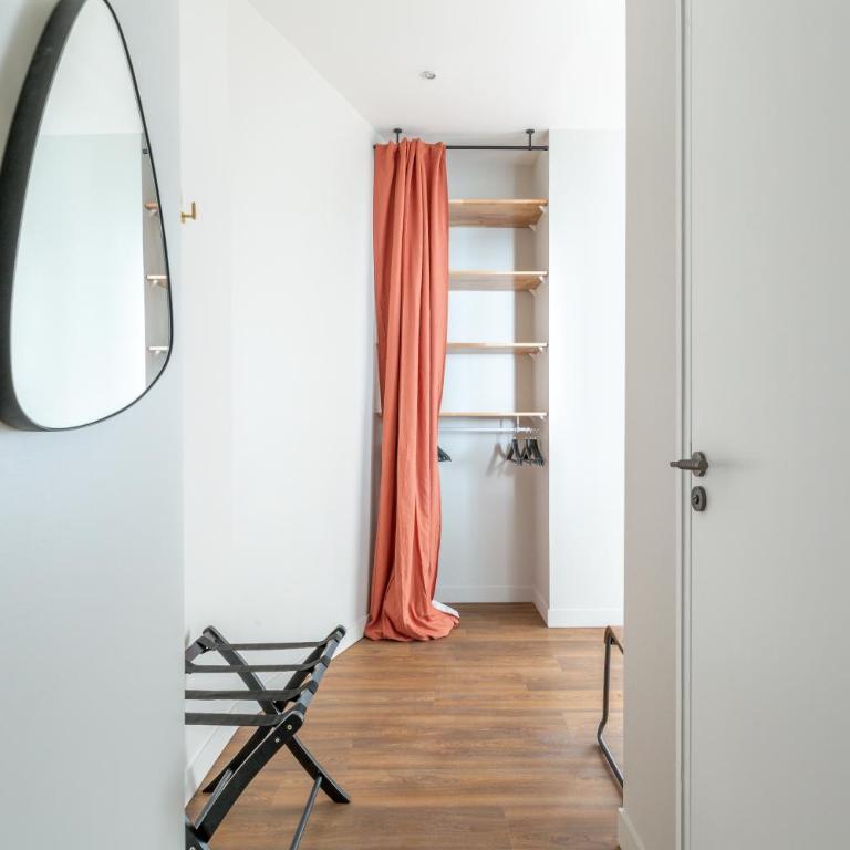 Lounge in a cosy apartment on Canal Saint-Martin - Appartement 3 Chambres - 8