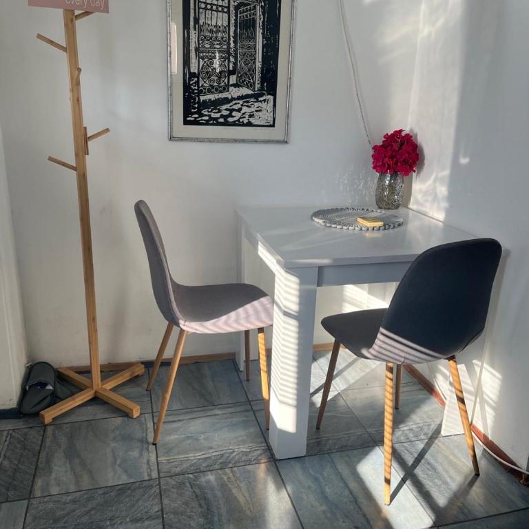 City Vibe - One-Bedroom Apartment - 10
