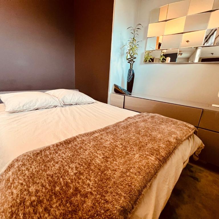 Stylish Duplex very near Disneyland Paris with Parking 2-8 Guests - Two-Bedroom Apartment - 13