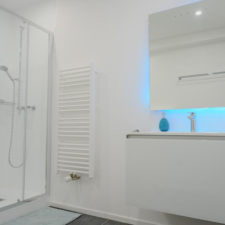 Elite Apartment - Two-Bedroom Apartment with Garden View - 39