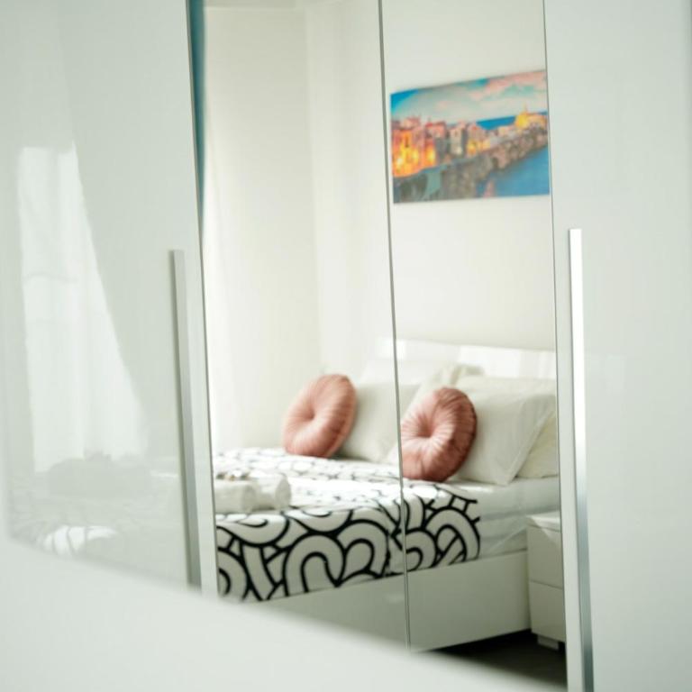 Elite Apartment - Two-Bedroom Apartment with Garden View - 32