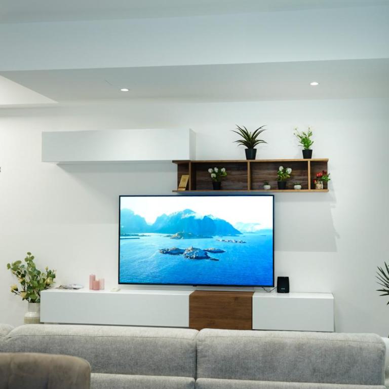 Elite Apartment - Two-Bedroom Apartment with Garden View - 8