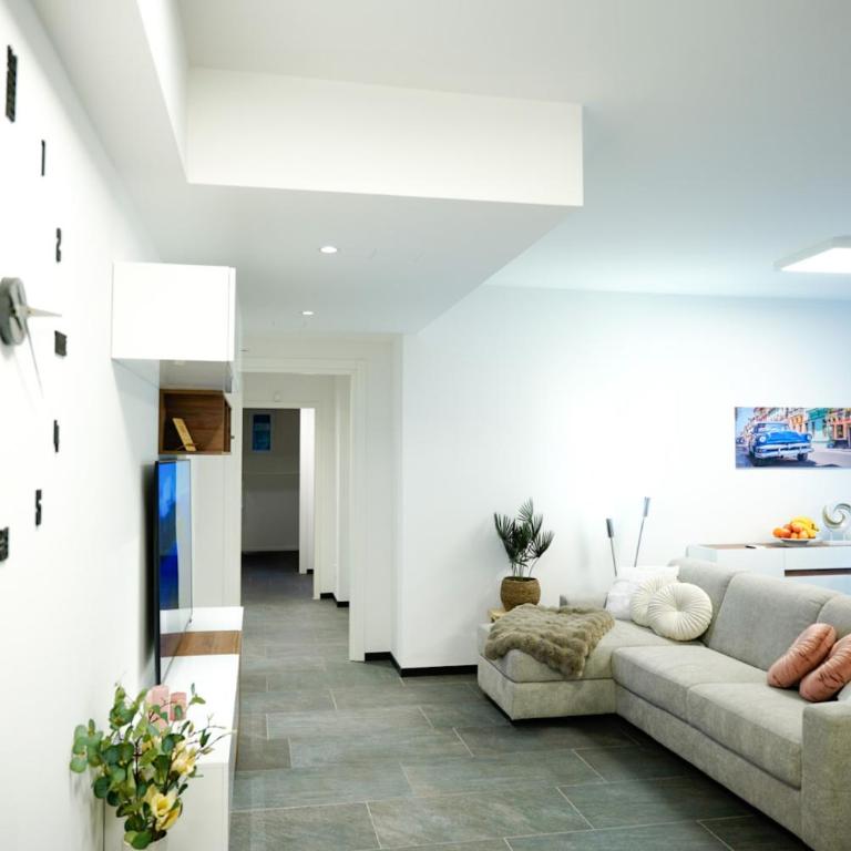 Elite Apartment - Two-Bedroom Apartment with Garden View - 3