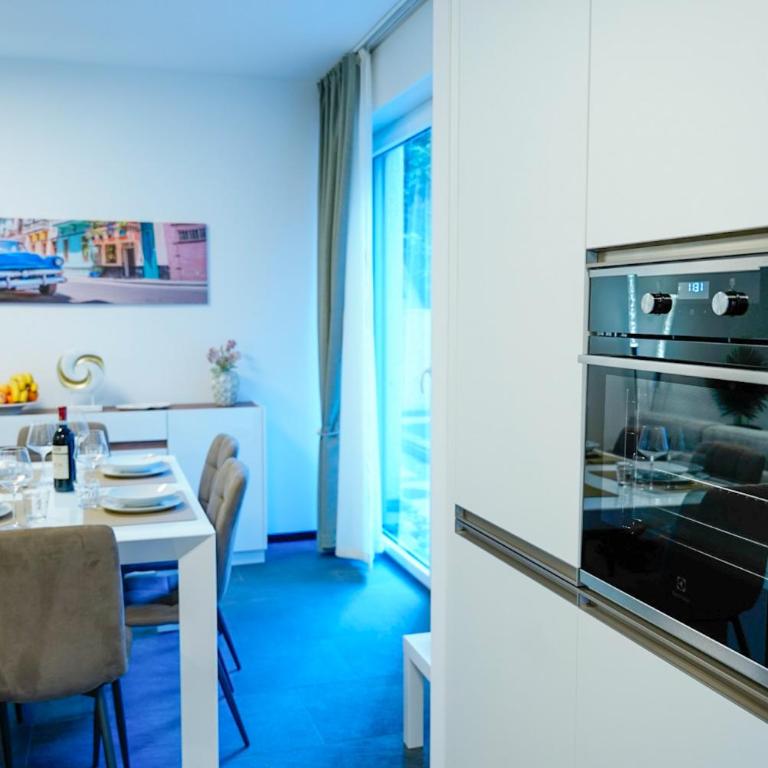 Elite Apartment - Two-Bedroom Apartment with Garden View - 17