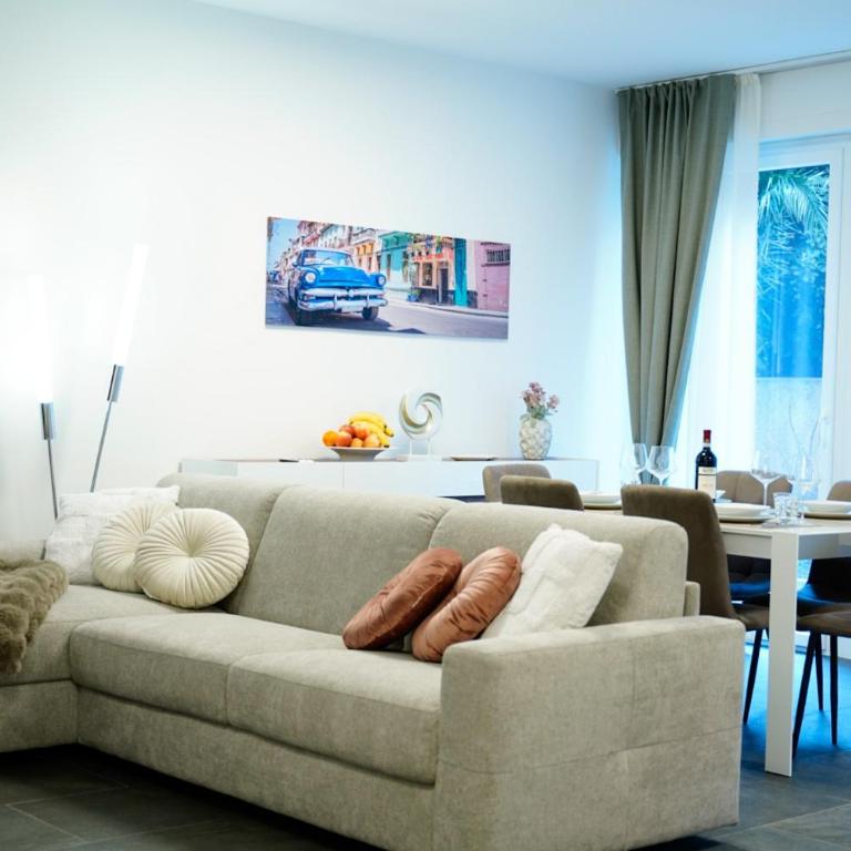Elite Apartment - Two-Bedroom Apartment with Garden View - 1