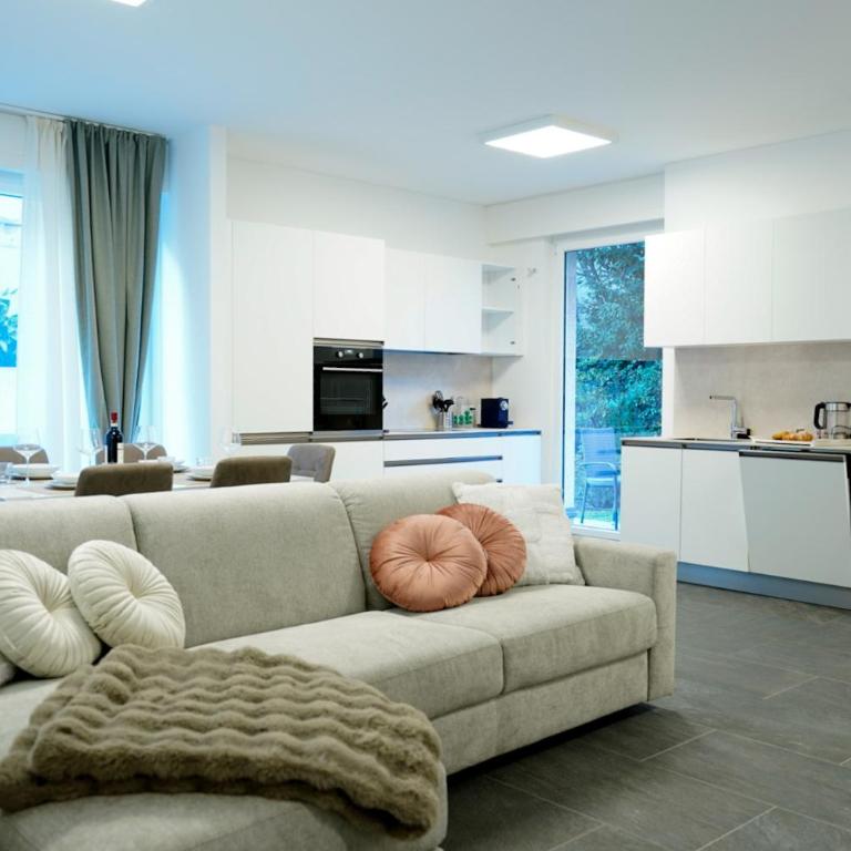 Elite Apartment - Two-Bedroom Apartment with Garden View - 4