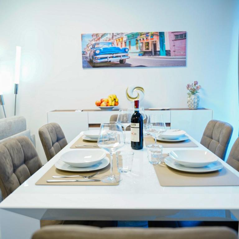Elite Apartment - Two-Bedroom Apartment with Garden View - 18