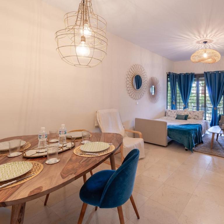 Elegant Getaway near Villa Padierna Marbella Lux - Two-Bedroom Apartment with Terrace - 36