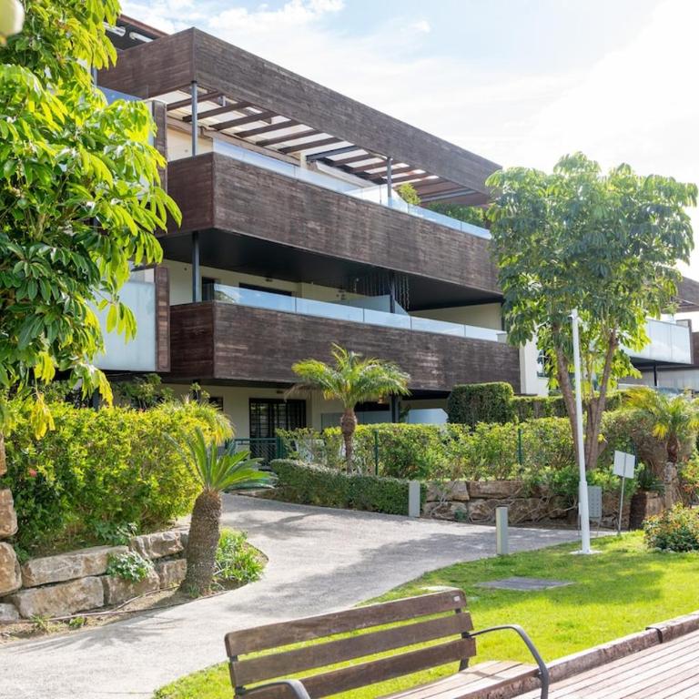 Elegant Getaway near Villa Padierna Marbella Lux - Two-Bedroom Apartment with Terrace - 47