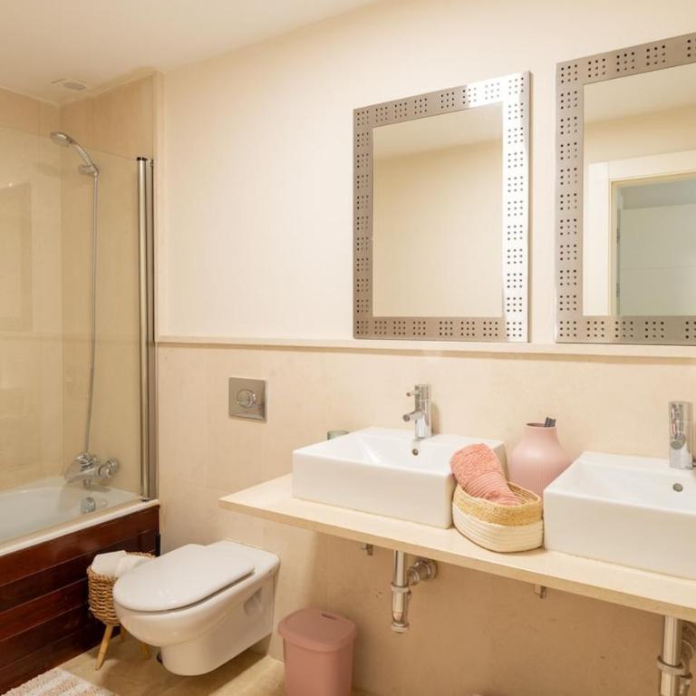 Elegant Getaway near Villa Padierna Marbella Lux - Two-Bedroom Apartment with Terrace - 48