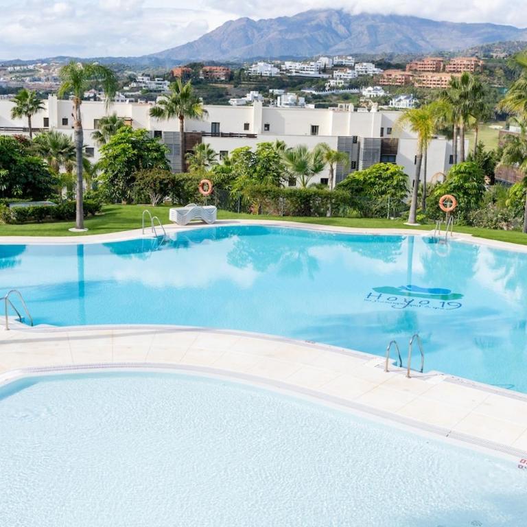 Elegant Getaway near Villa Padierna Marbella Lux - Two-Bedroom Apartment with Terrace - 65