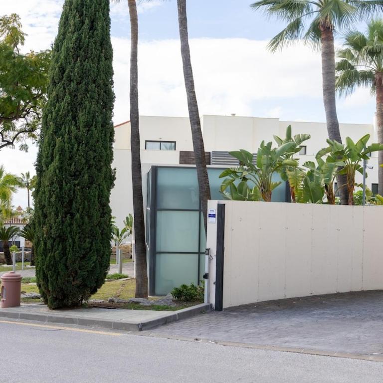 Elegant Getaway near Villa Padierna Marbella Lux - Two-Bedroom Apartment with Terrace - 70
