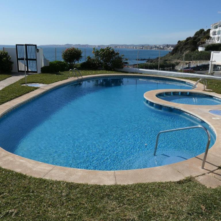 Pass the Keys Sunny Ocean Front Apartment - Three-Bedroom Apartment - 25