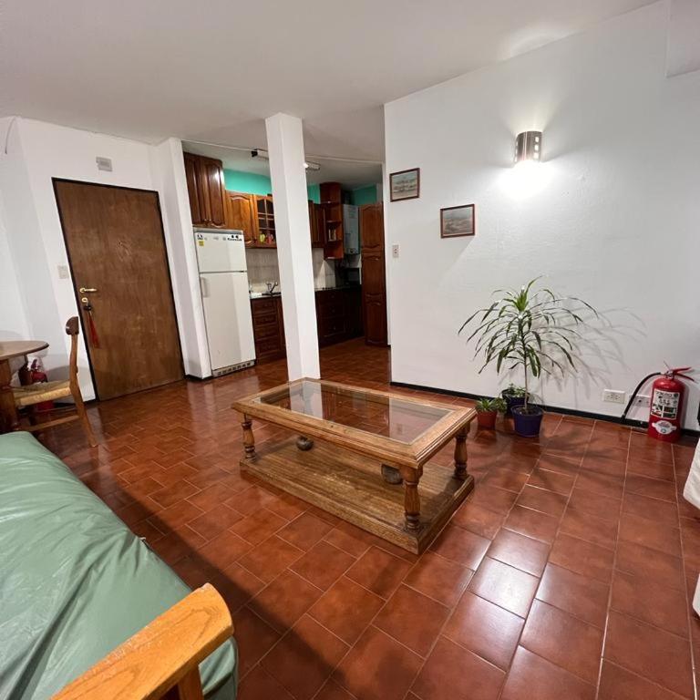 Departamento Mitre 1 sobre la principal de Bariloche - Apartamento de 2 dormitorios - 2