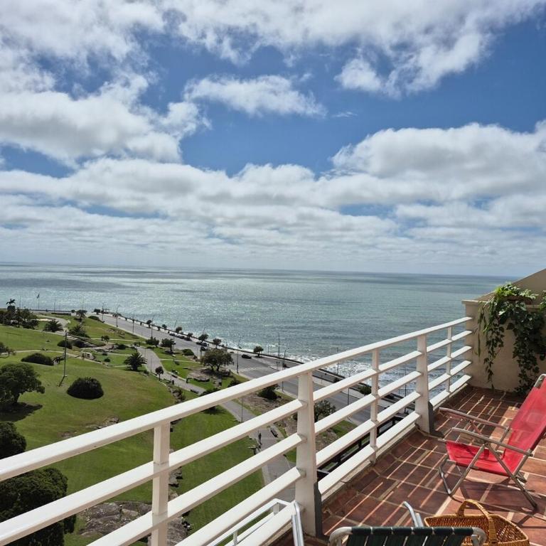 Deslumbrante vista al Mar, 8vo piso, Playa Grande con garage - Apartamento de 2 dormitorios con vistas al mar - 28