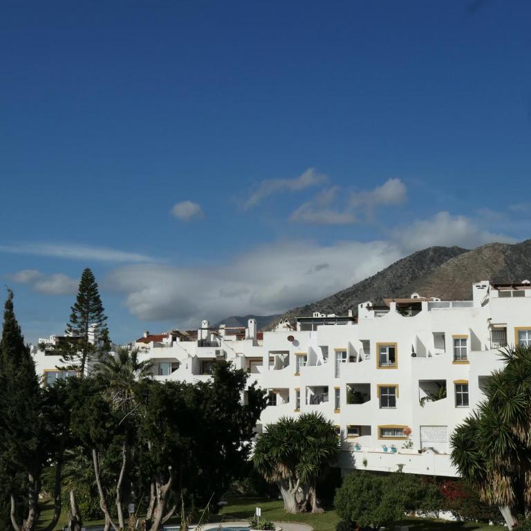 Pass the Keys Sunny Ocean Front Apartment - Three-Bedroom Apartment - 24