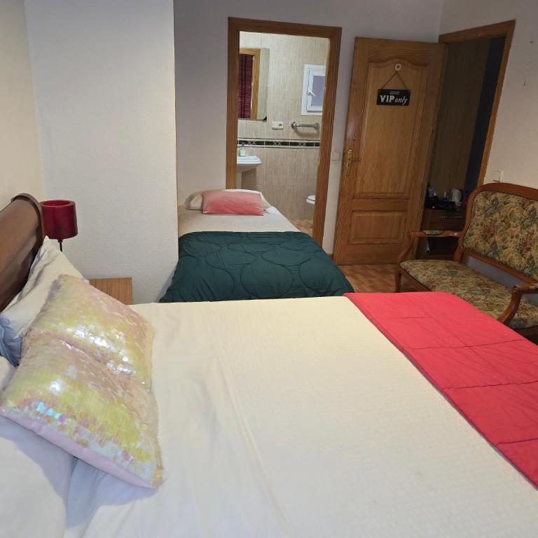 Acogedoras Habitaciónes en Madrid - Double Room with Private Bathroom - 6